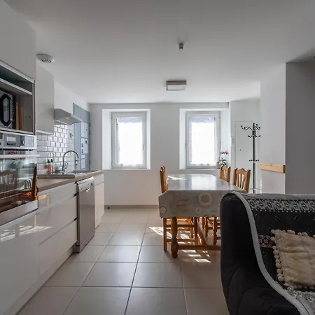 Le Belier 2nd Etage Avec Balcon Au Centre D'embrun Apartment *